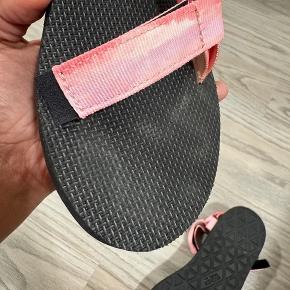 TEVA Original Universal Strappy Sandal Tie Dye Pink Woman’s Size 9 - Picture 5 of 6
